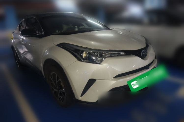 Used Toyota C-HR 2020 2.0L Leading Edition Front Right 45 Deg