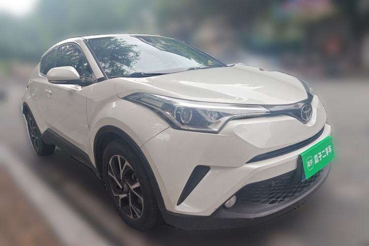 Used Toyota C-HR 2020 2.0L Leading Edition Front Right 45 Deg