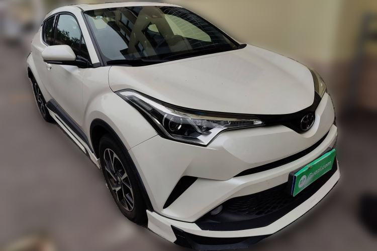 Used Toyota C-HR 2020 2.0L Leading Edition Front Right 45 Deg