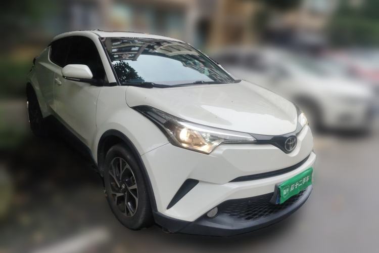Used Toyota C-HR 2020 2.0L Leading Edition Front Right 45 Deg