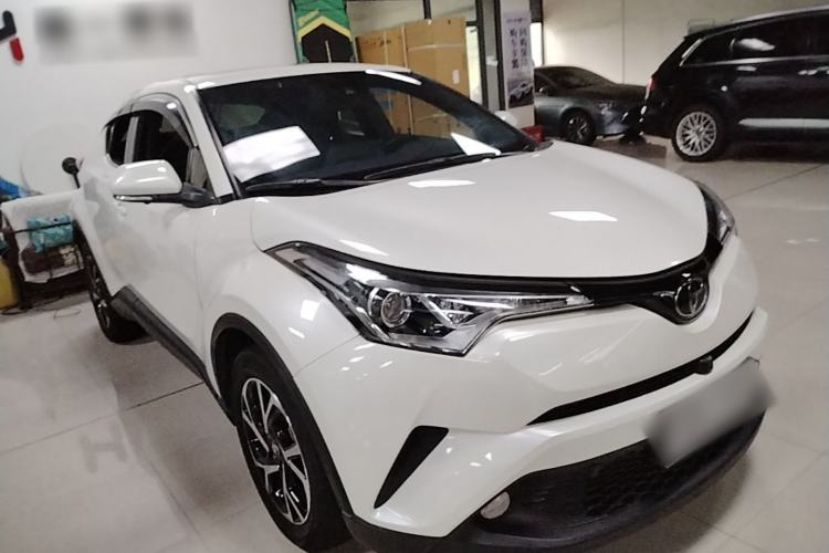 Used Toyota C-HR 2020 2.0L Leading Edition Front Right 45 Deg