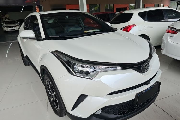 Used Toyota C-HR 2020 2.0L Leading Edition Front Right 45 Deg
