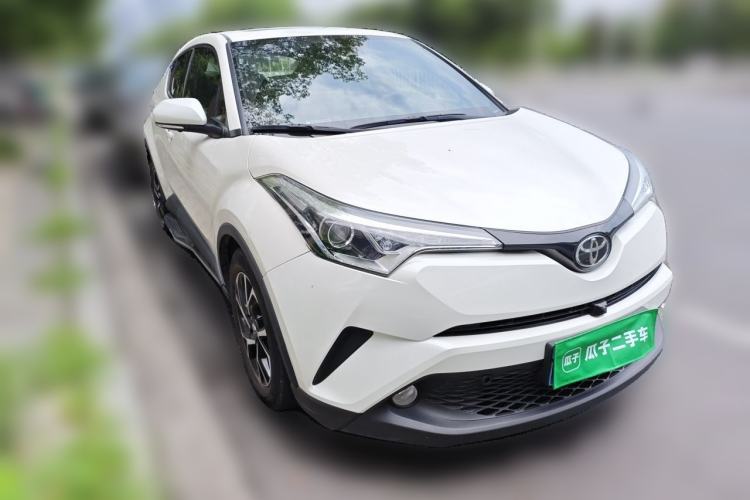 Used Toyota C-HR 2020 2.0L Leading Edition Front Right 45 Deg