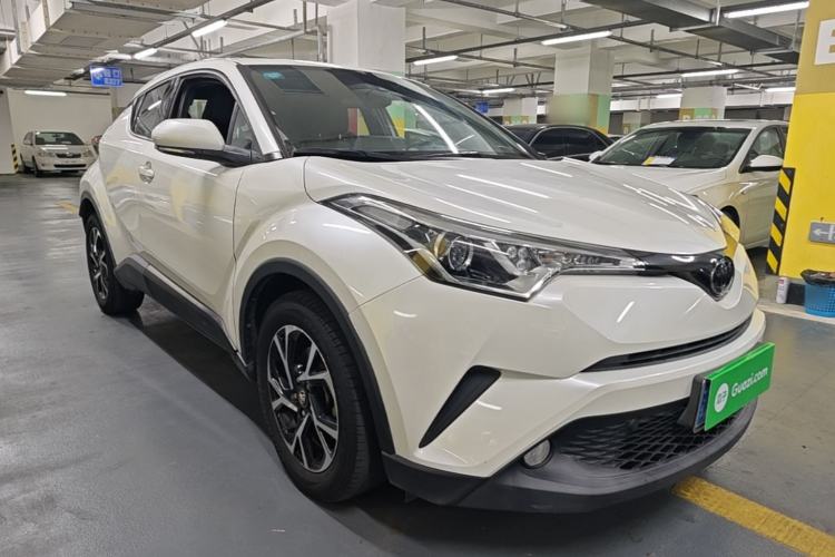 Used Toyota C-HR 2020 2.0L Leading Edition Front Right 45 Deg