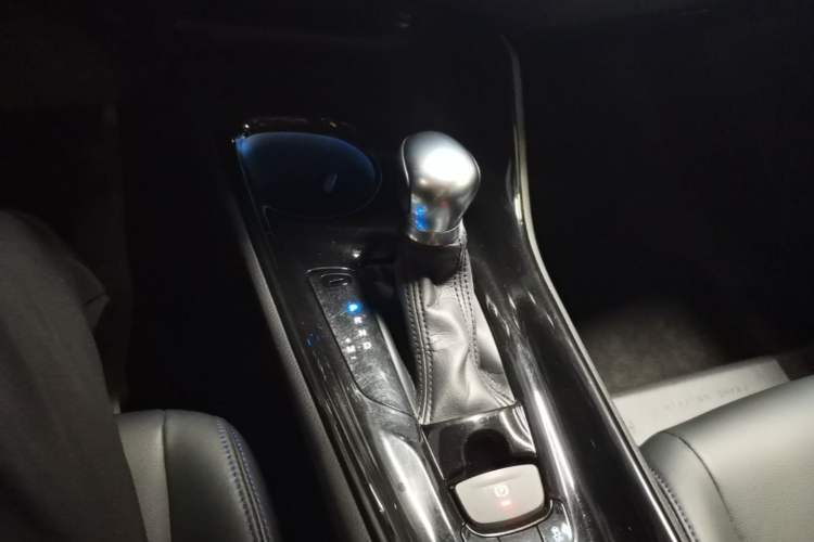 Used Toyota C-HR 2020 2.0L Luxury Edition Gear Lever