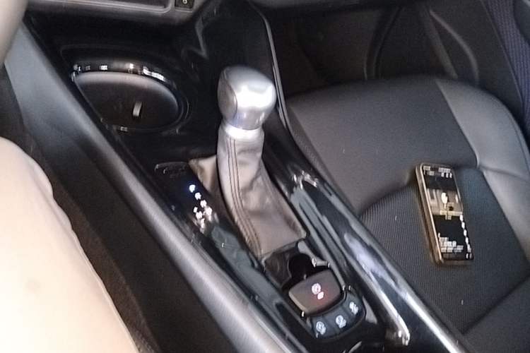 Used Toyota C-HR 2020 2.0L Luxury Edition Gear Lever