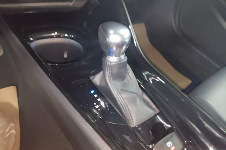 Used Toyota C-HR 2020 2.0L Leading Edition Gear Lever