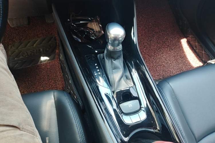 Used Toyota C-HR 2020 2.0L Leading Edition Gear Lever