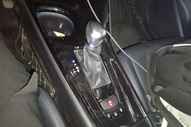 Used Toyota C-HR 2020 2.0L Leading Edition Gear Lever