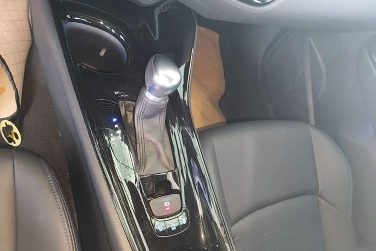 Used Toyota C-HR 2020 2.0L Luxury Edition Gear Lever