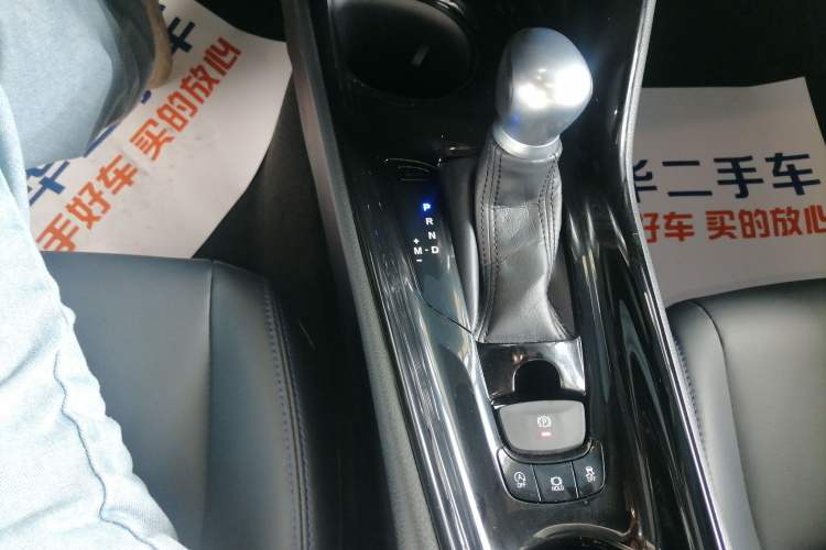 Used Toyota C-HR 2020 2.0L Leading Edition Gear Lever