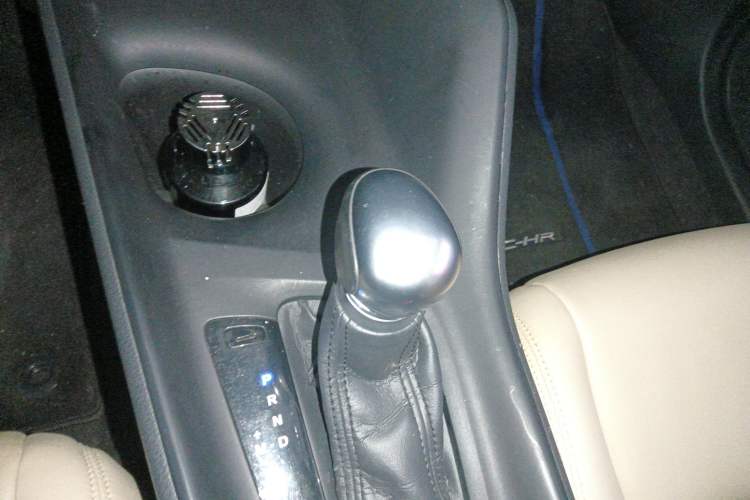 Used Toyota C-HR 2020 2.0L Comfort Edition Gear Lever