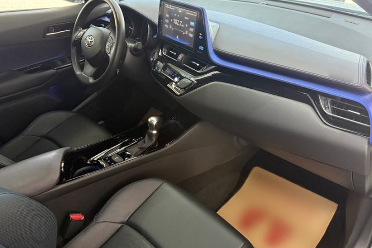 Used Toyota C-HR 2020 2.0L Leading Edition Interior 2