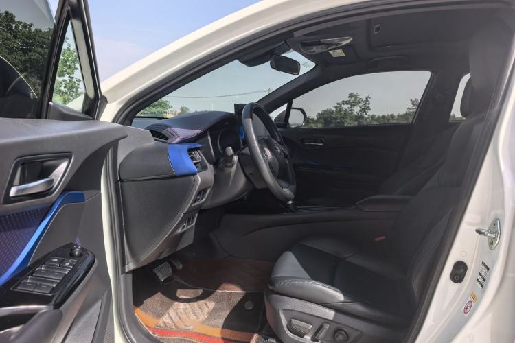 Used Toyota C-HR 2020 2.0L Leading Edition Interior 2