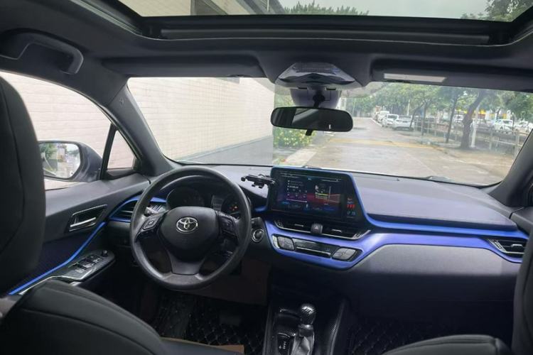 Used Toyota C-HR 2020 2.0L Leading Edition Interior 2