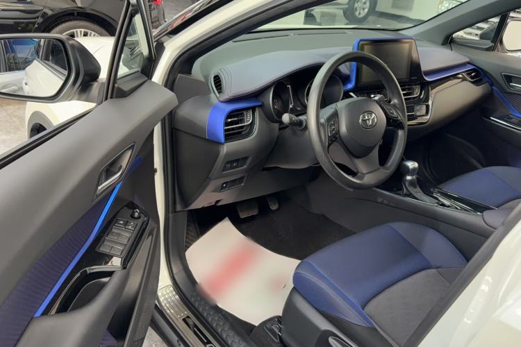 Used Toyota C-HR 2020 2.0L Leading Edition Interior 2