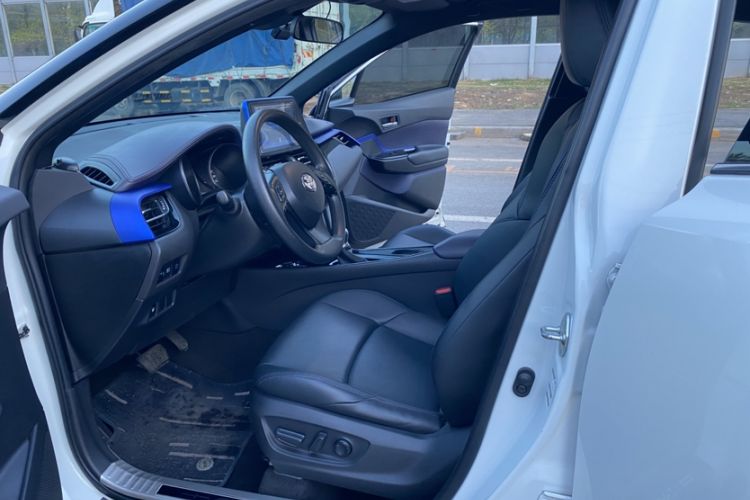 Used Toyota C-HR 2020 2.0L Leading Edition Interior 2