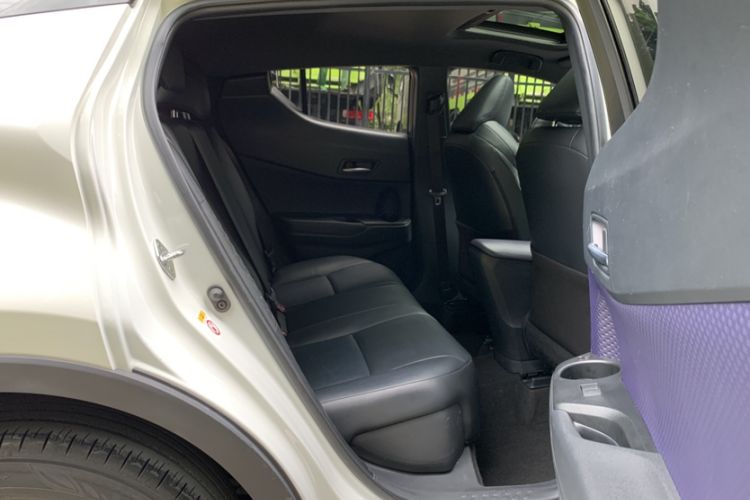 Used Toyota C-HR 2020 2.0L Leading Edition Interior 2