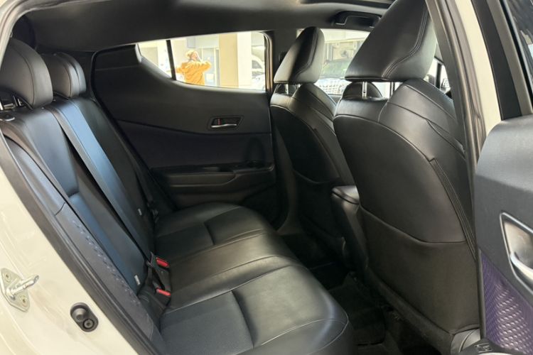 Used Toyota C-HR 2020 2.0L Leading Edition Interior 3