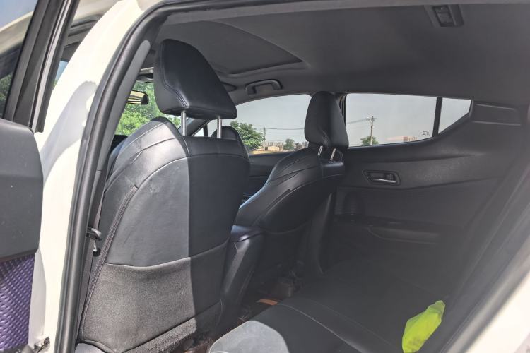 Used Toyota C-HR 2020 2.0L Leading Edition Interior 3