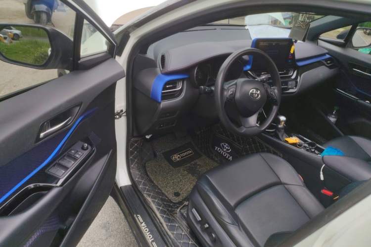 Used Toyota C-HR 2020 2.0L Leading Edition Interior 3