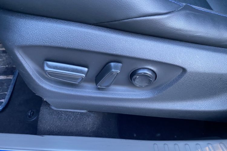 Used Toyota C-HR 2020 2.0L Leading Edition Interior 3