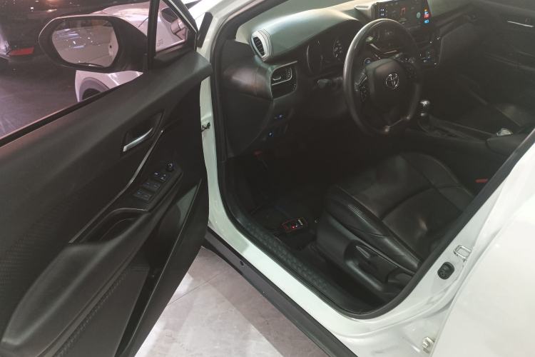 Used Toyota C-HR 2020 2.0L Comfort Edition Interior 3