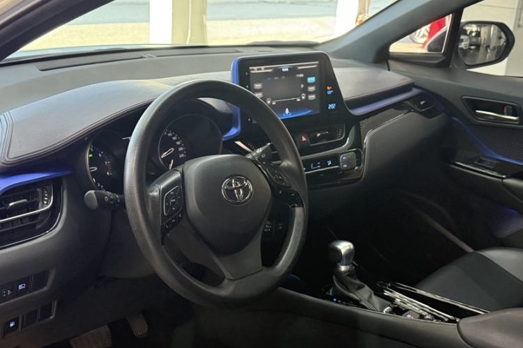 Used Toyota C-HR 2020 2.0L Leading Edition Interior 4