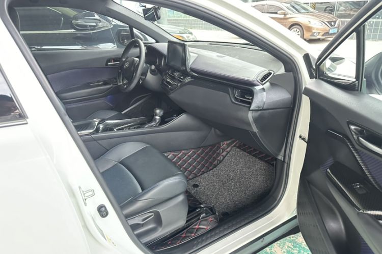 Used Toyota C-HR 2020 2.0L Leading Edition Interior 4