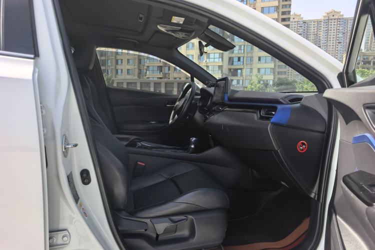 Used Toyota C-HR 2020 2.0L Leading Edition Interior 4
