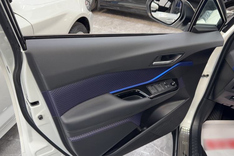 Used Toyota C-HR 2020 2.0L Leading Edition Interior 4