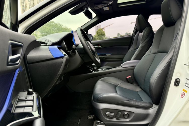 Used Toyota C-HR 2020 2.0L Leading Edition Interior 4