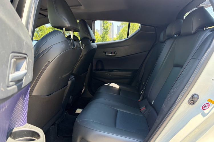 Used Toyota C-HR 2020 2.0L Leading Edition Interior 4