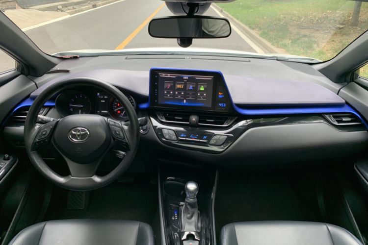 Used Toyota C-HR 2020 2.0L Leading Edition Interior 4