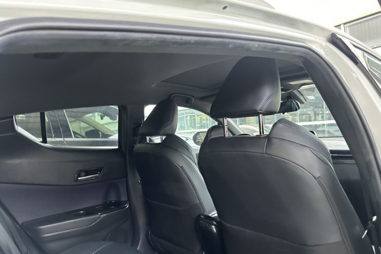 Used Toyota C-HR 2020 2.0L Leading Edition Interior 5