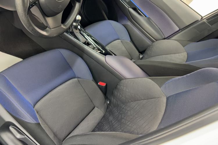 Used Toyota C-HR 2020 2.0L Leading Edition Interior 5
