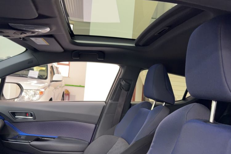Used Toyota C-HR 2020 2.0L Leading Edition Interior 6