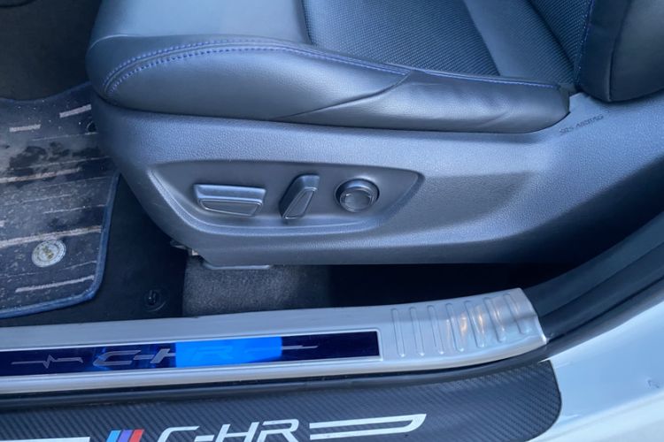 Used Toyota C-HR 2020 2.0L Leading Edition Interior 8