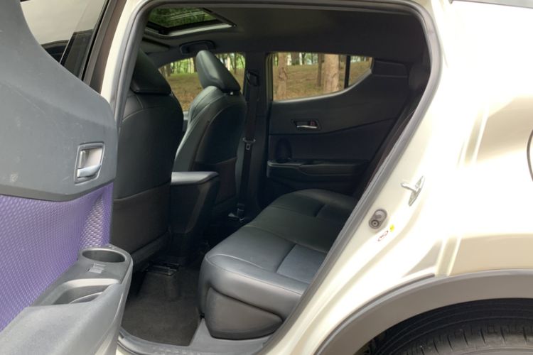 Used Toyota C-HR 2020 2.0L Leading Edition Interior 8