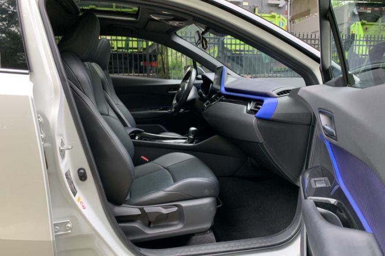 Used Toyota C-HR 2020 2.0L Leading Edition Interior 9