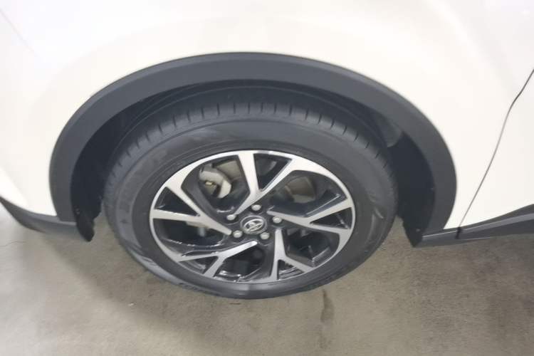 Used Toyota C-HR 2020 2.0L Luxury Edition Left Front Wheel Hub