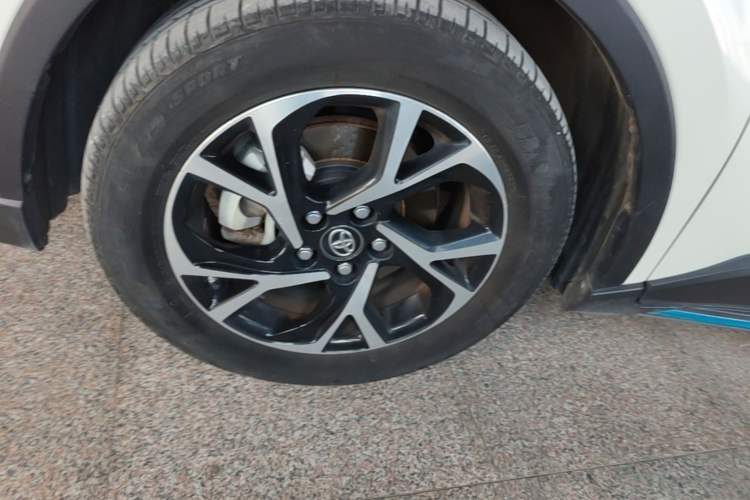Used Toyota C-HR 2020 2.0L Leading Edition Left Front Wheel Hub