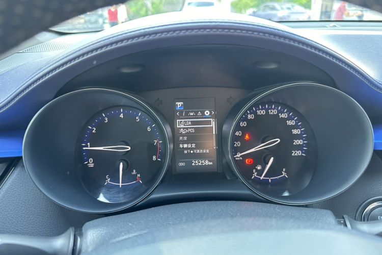 Used Toyota C-HR 2020 2.0L Leading Edition Odometer Close Up