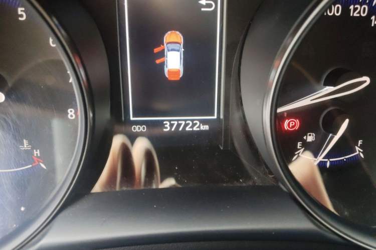 Used Toyota C-HR 2020 2.0L Leading Edition Odometer Close Up