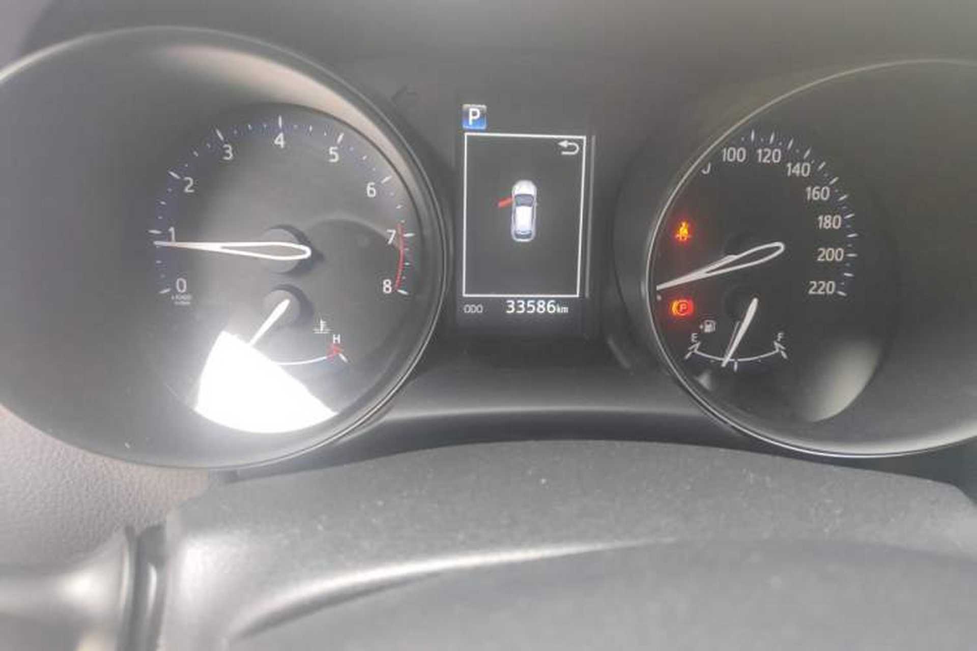 Used Toyota C-HR 2020 2.0L Leading Edition Odometer Close Up