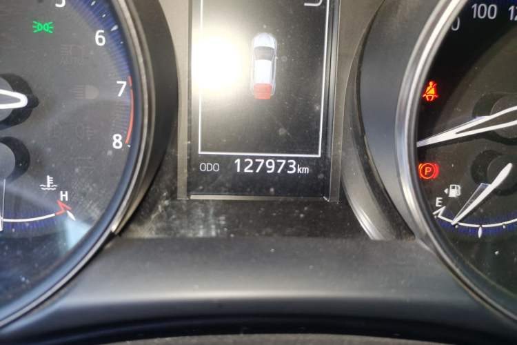 Used Toyota C-HR 2020 2.0L Leading Edition Odometer Close Up