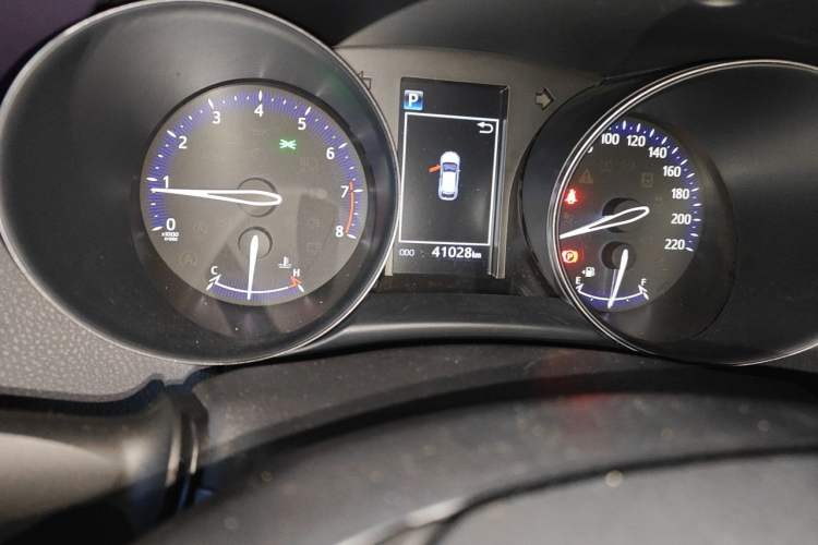 Used Toyota C-HR 2020 2.0L Leading Edition Odometer Close Up