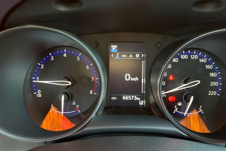 Used Toyota C-HR 2020 2.0L Leading Edition Odometer Close Up