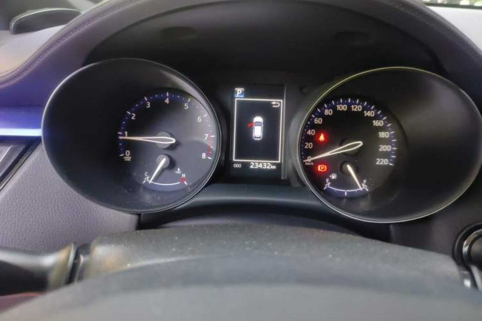 Used Toyota C-HR 2020 2.0L Leading Edition Odometer Close Up