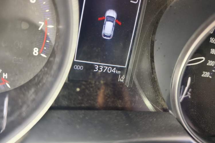 Used Toyota C-HR 2020 2.0L Leading Edition Odometer Close Up